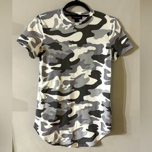 ✨2/$15✨Super Soft Camo Shirt (Med)